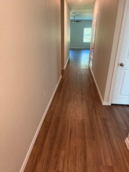 Building Photo - 3109 Mesa Dr