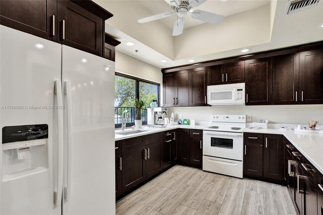 Building Photo - 5646 Parkwalk Cir E