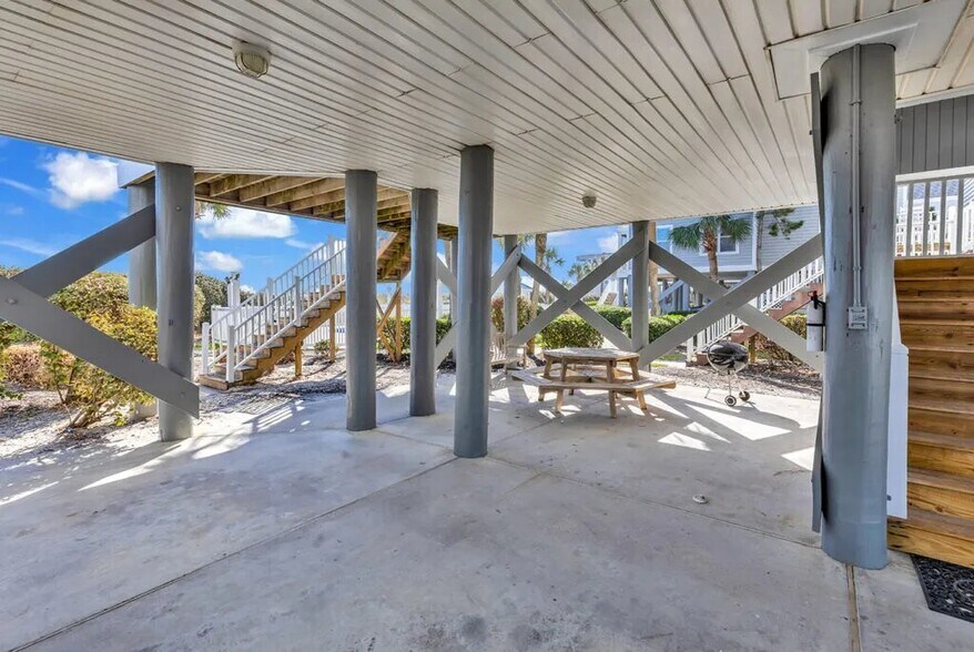 Building Photo - 1426 N Waccamaw Dr