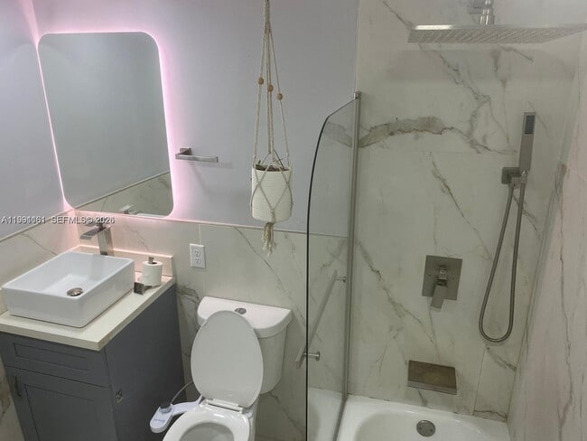 Building Photo - 2242 Polk St