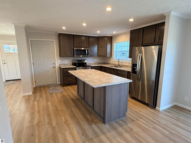 Building Photo - 2151 Alta Vista Dr