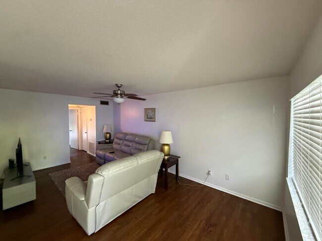 Building Photo - 1225 NW 21st St