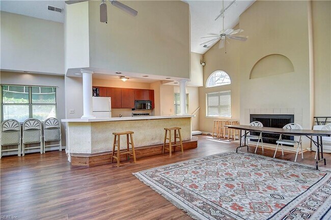 Building Photo - Ghent on the Square