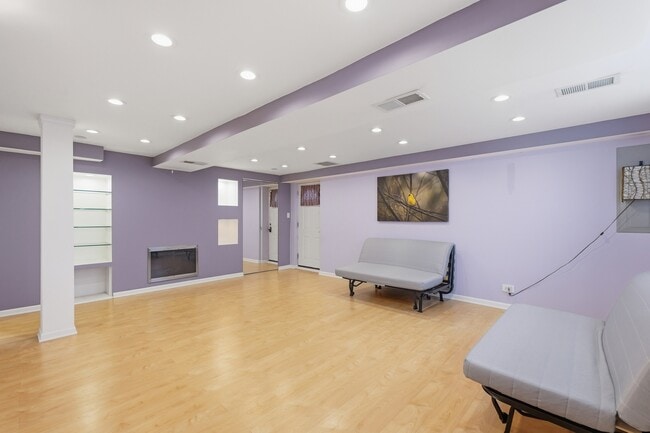 Building Photo - 9020 S Constance Ave