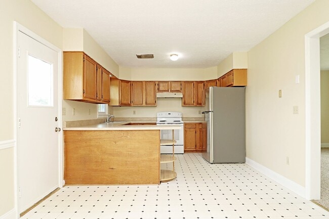 Building Photo - 10 Acre Scottsville Farmette - Bring Your ...