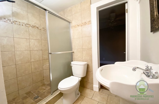 Building Photo - 415 Furman Rd