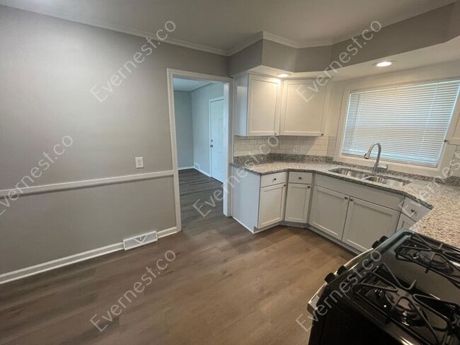 Building Photo - 2820 Winsted Dr