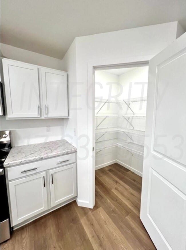 Building Photo - 478 E Lennox St