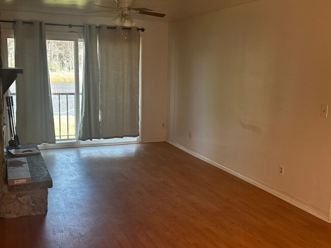 Building Photo - 1530 El Prado Rd