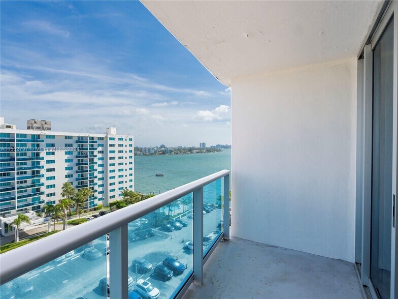 Building Photo - 7501 E Treasure Dr