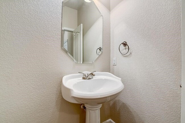 Building Photo - 2518 Adam Ln