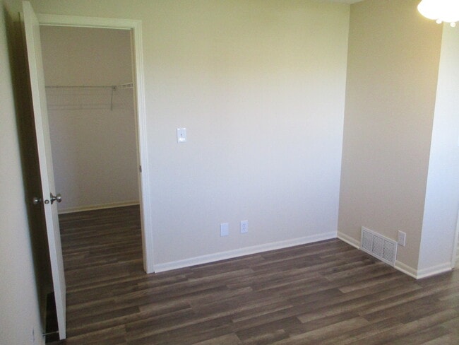 Building Photo - 514 Iona Ln