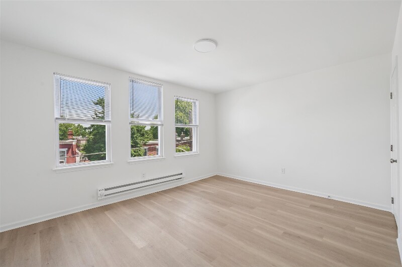 Building Photo - 230 N 61st St