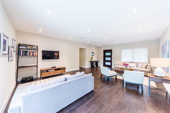 Building Photo - 1315 San Ignacio Ave