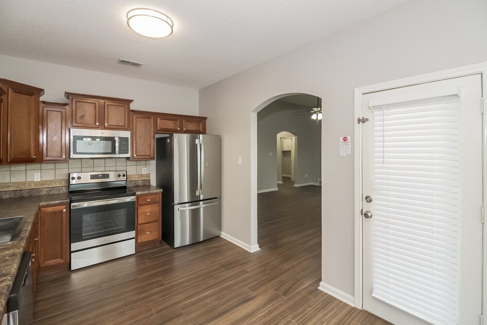 Building Photo - 70 Penny Ln