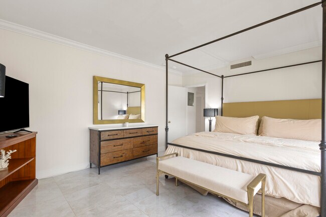 Building Photo - 120 N Ocean Blvd