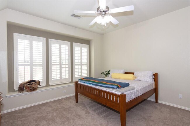 Building Photo - 204 Battleship Dr