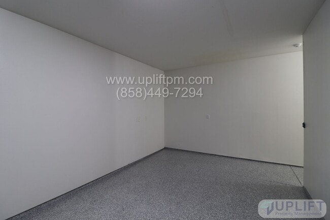 Building Photo - 3 Bed, 2 Bath Condo Near the Beach