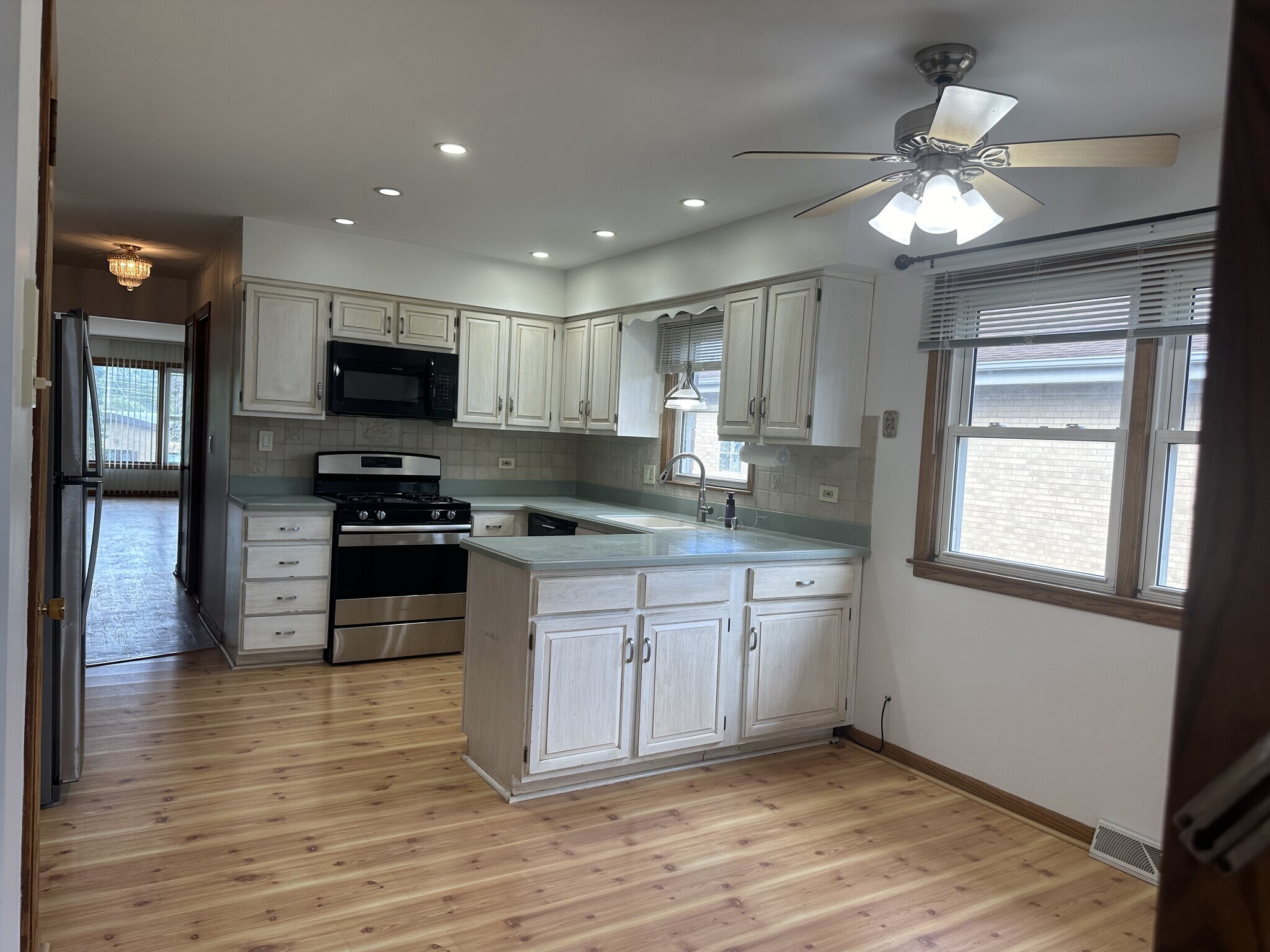 Building Photo - 1336 N Northwest Hwy