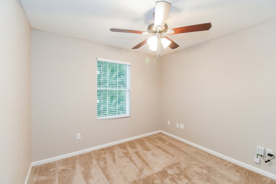 Building Photo - 1217 Sarahs Landing Dr