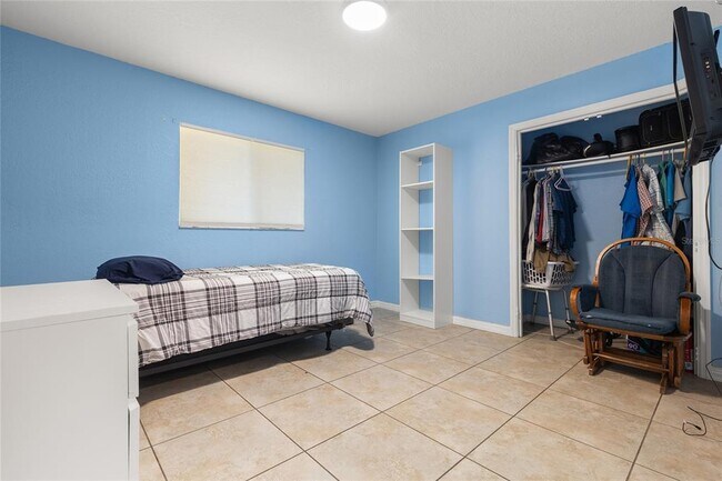 Building Photo - 1735 4th Ave E