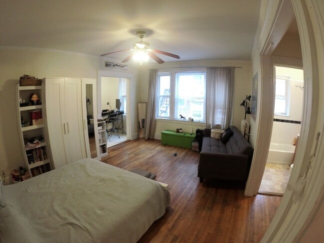 Building Photo - Spacious Studio - Pet Friendly - Close to ...