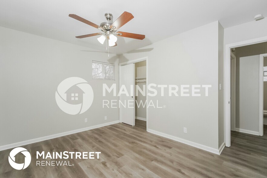 Building Photo - 4723 N Richardt Ave