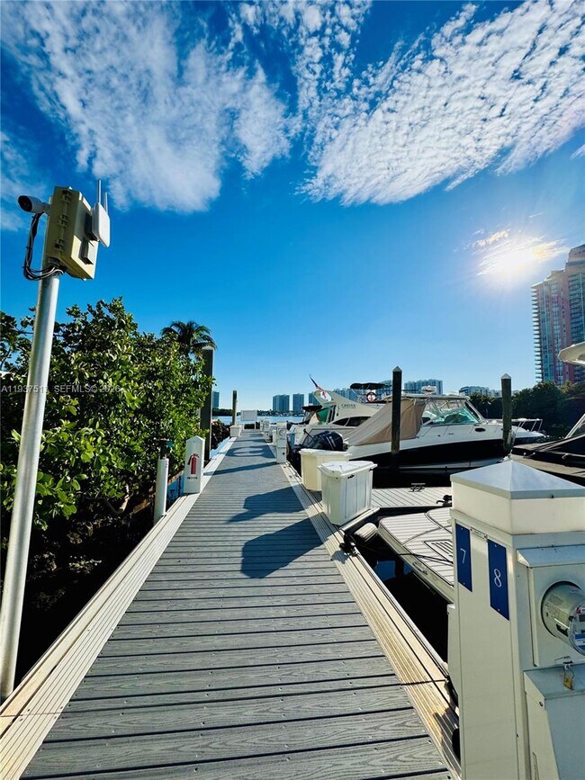 Building Photo - 3600 Mystic Pointe Dr