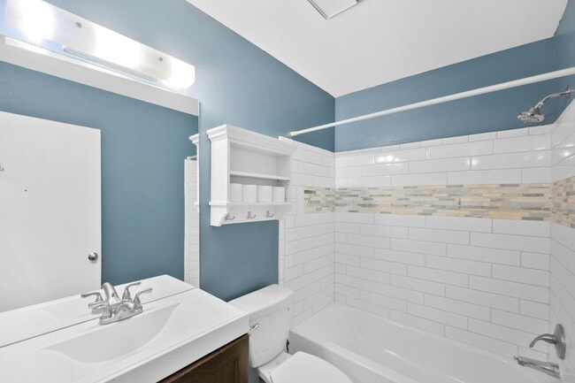 Building Photo - 4744 Edison Ln