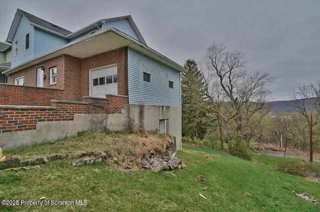 Building Photo - 189 Johnson St