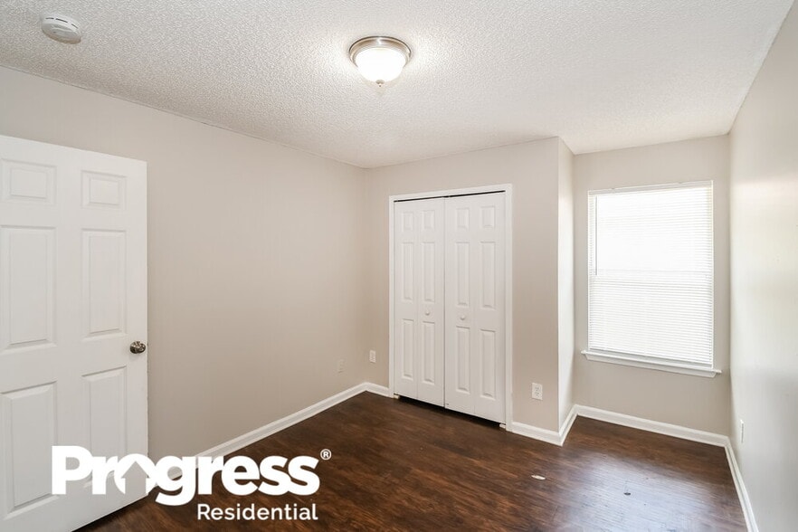 Building Photo - 10725 Meadowlea Dr