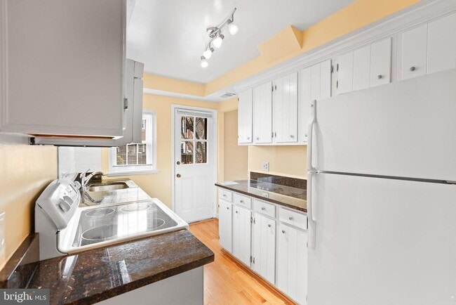 Building Photo - 3436 S Utah St