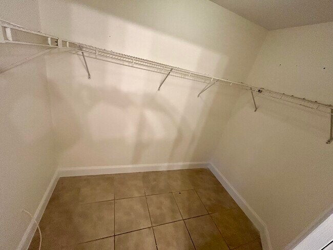 Building Photo - 22822 Pinewood Ct