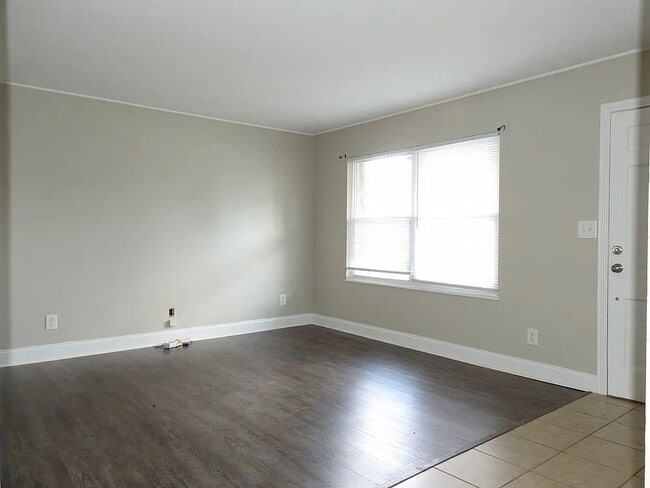 Building Photo - Logwood Ave