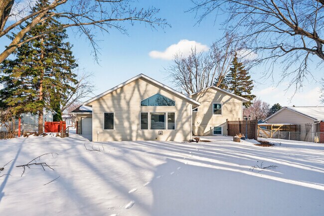 Building Photo - 15348 Drexel Way