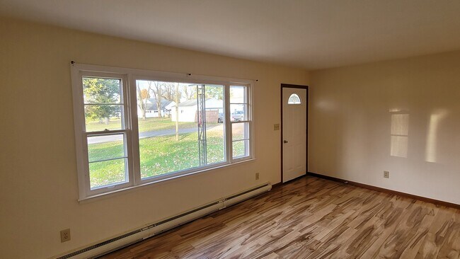 Building Photo - 433 Kenmore St