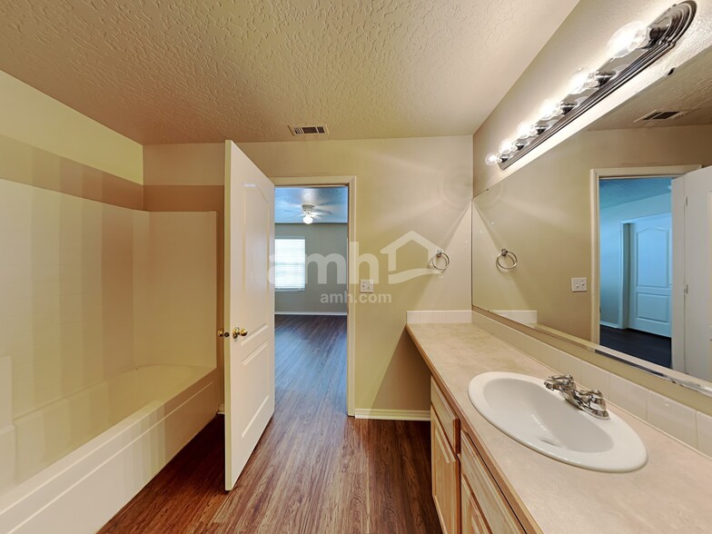 Building Photo - 9517 W Shelborne Dr