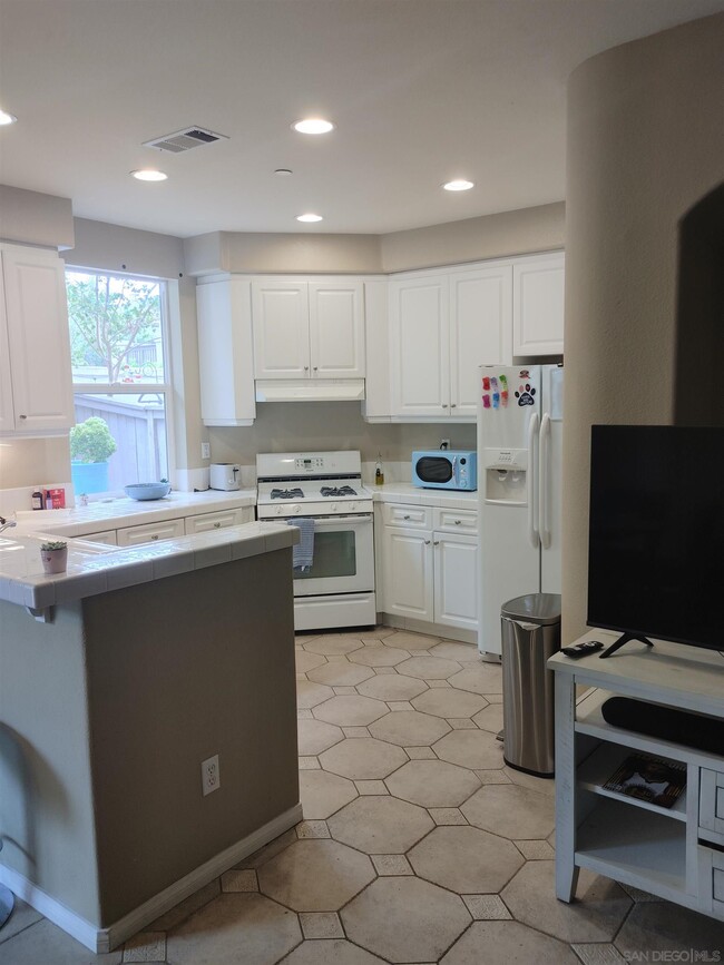 Building Photo - 103 Trilogy St
