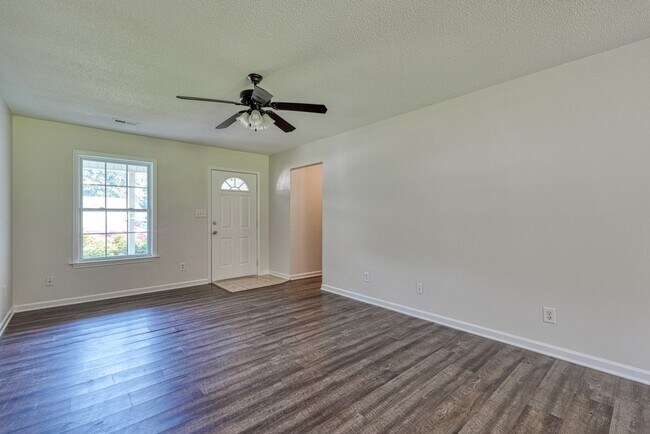 Building Photo - 567 Seays Crest Dr