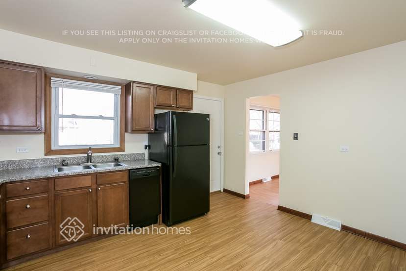 Building Photo - 1035 Iowa St