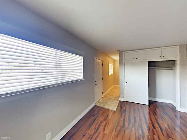 Building Photo - Studio, 1 bath  - 617 S 9th St Apt 13 Apt 13