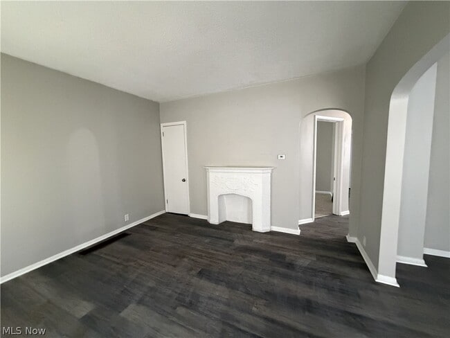 Building Photo - 15340 Yorick Ave