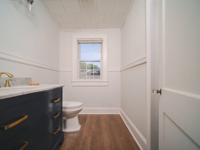 Building Photo - "Charming 3-Bedroom Home with Hardwood Floors & 2 Full Baths in Bessemer City – 1758 Sq Ft of Com...