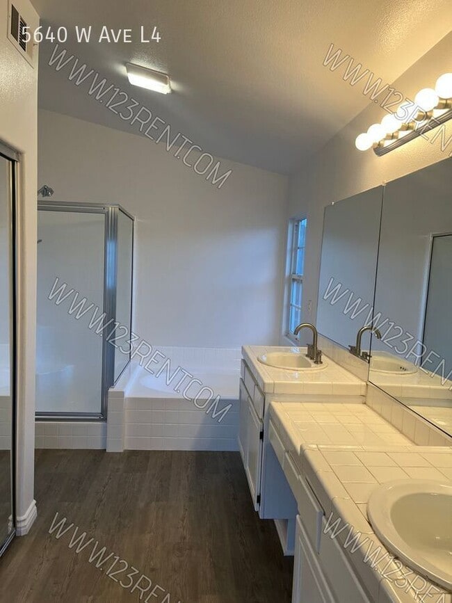 Building Photo - 5640 W Ave L4