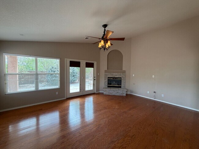 Building Photo - 3 Bedroom Single Story Home Available Near Dellyne Ave NW & Unser Blvd NW!