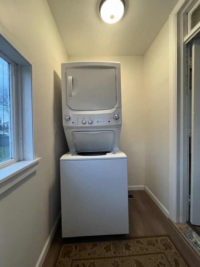 Building Photo - 314 Main St