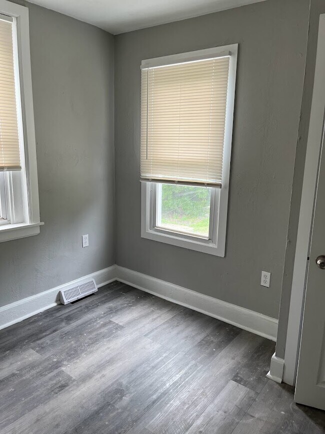 Building Photo - 229 E 13th St