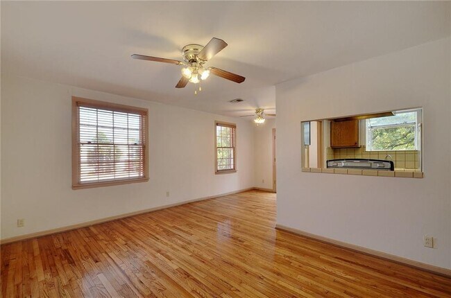 Building Photo - 908 E 32nd St