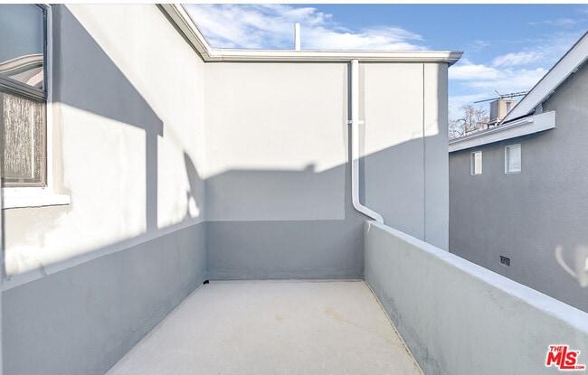 Building Photo - 1125 1/2 Glenville Dr