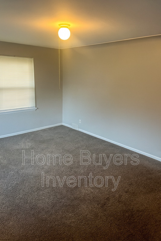 Building Photo - 2235 Ridgelawn Ave